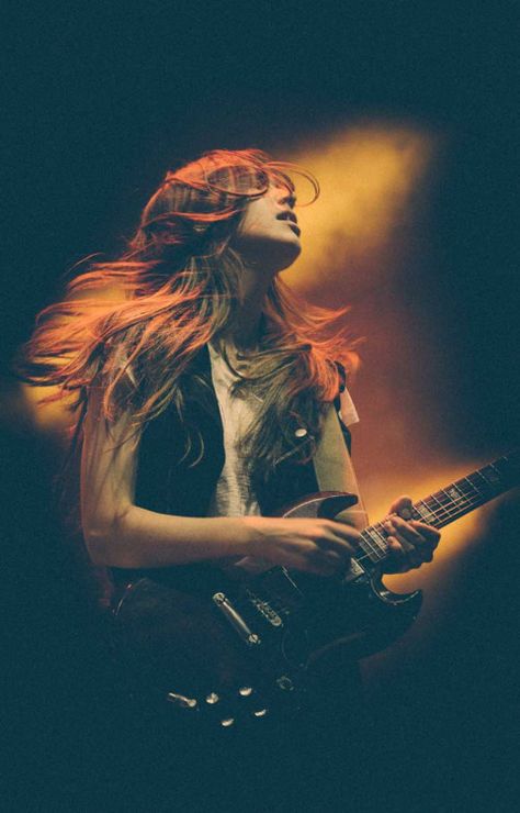 Danielle Haim Drums Girl, Danielle Haim, Female Guitarists, Music Photoshoot, Musician Portraits, Musician Photography, Heavy Metal Girl, Guitar Photography, Guitar Photos