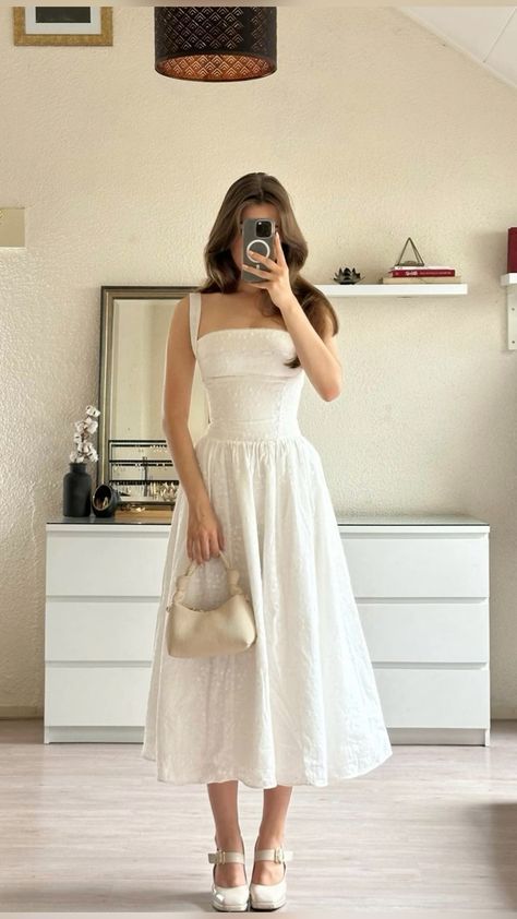 Old Money Aesthetic Women Dress, White Graduation Dress Aesthetic, Old Money Dresses Aesthetic, Old Money Outfit Women Summer Dress, White Old Money Dress, Old Money Graduation Dress, Dress Old Money Outfits, Old Money Fashion Women Summer, Rich Wife Aesthetic Outfits