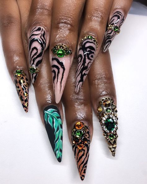 Layla Ramirez ♈ on Instagram: “Not your typical holiday nails. Inspo by the talented @dallasalexiaxo . . . Product: Acrylic. . . #laylogang #houseoflaylogang…” Tropical Nails, Summer Mood, Nails Inspo, Holiday Nails, Henna, Mood Board, Tattoos, Nails, On Instagram