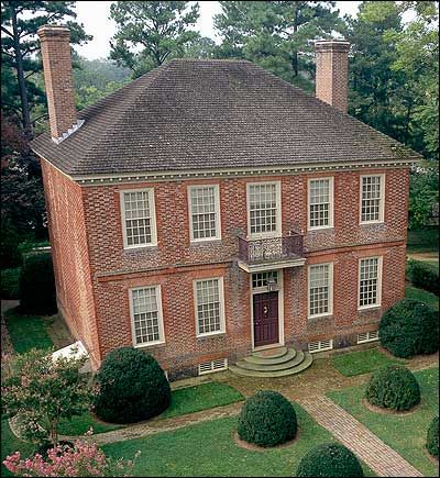 Colonial Williamsburg Va, Colonial Williamsburg Virginia, Colonial Homes, Colonial Times, Williamsburg Virginia, Georgian Architecture, Red Brick House, Historic Houses, Colonial America