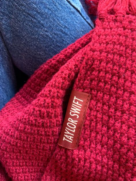 Taylor Swift Scarf, Red Taylor Swift Cardigan, Red Taylor Swift Aesthetic Fall, All Too Well Scarf Taylor Swift, Red Scarf Aesthetic Taylor Swift, Loving Him Was Red, Red Taylor, Leg Warmers, Swift