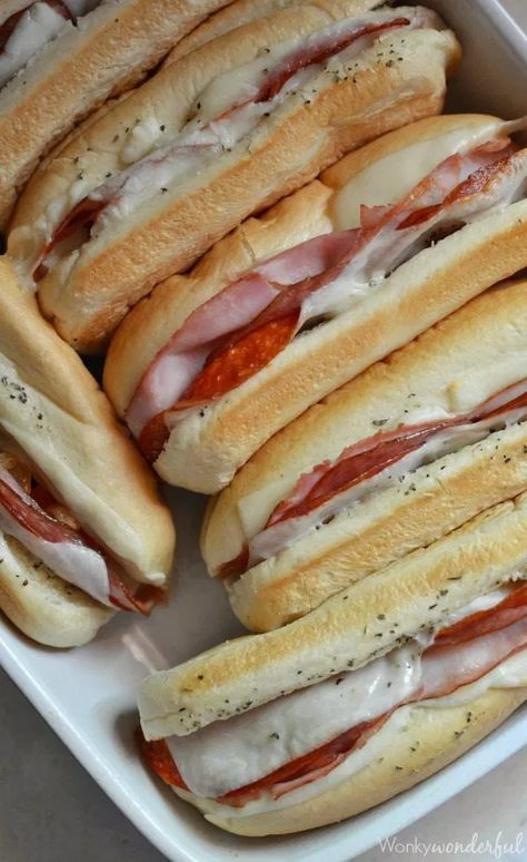 Hot Italian Sandwiches, Italian Sandwich Recipes, Hoagie Sandwiches, Italian Sandwiches, Sandwich Video, Baked Sandwiches, Italian Sandwich, Dinner Sandwiches, Sub Sandwiches