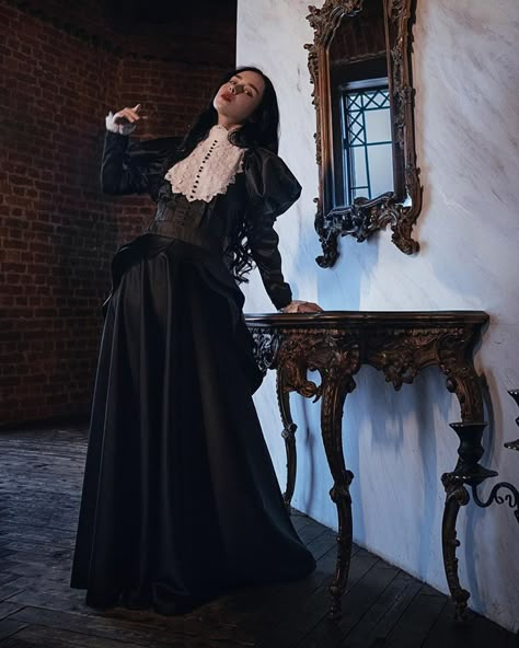 Gothic Victorian Photoshoot, Addams Inspired Outfit, Vampirecore Aesthetic, Victorian Photoshoot, Devil Woman, Vampire Fashion, Football Poses, Dark Victorian, Blades In The Dark