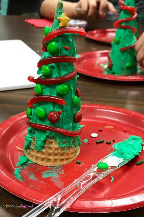 How To Make Christmas Tree Cones In The Classroom Christmas Tree Cones, Make Christmas Tree, Juleverksted For Barn, How To Make Christmas Tree, Kids Christmas Party, Cone Christmas Trees, Christmas School, 12 December, Preschool Christmas