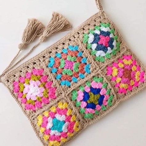 Granny Square Purse, Sac Granny Square, Square Purse, شال كروشيه, Poncho Crochet, Diy Crochet Bag, Crochet Baby Shoes Pattern, Collection Ideas, Free Crochet Bag