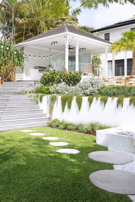 An expansive Gold Coast garden is transformed into a contemporary haven | Home Beautiful Tools Tattoo, Garden Aesthetics, Tattoo Garden, Poolside Dining, Villa Style, Water House, Coastal Gardens, Large Backyard, Wedding Garden