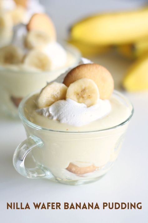 This is the ultimate nilla wafer banana pudding! This easy and delicious dessert uses basic ingredients, but is far from basic-tasting. Creamy Banana Pudding Recipe, Instant Pudding Recipes, Vanilla Wafer Banana Pudding, Nilla Wafer Banana Pudding, Creamy Banana Pudding, Easy Banana Pudding Recipe, Banana Desserts, Lemon Cupcake Recipe, Instant Banana Pudding