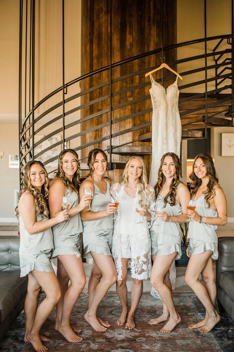 Bride Getting Ready Outfit, Bridesmaid Get Ready Outfit, Bridesmaid Pajama, Bridesmaid Poses, Bridesmaid Pictures, Bridal Party Getting Ready, Bridesmaid Photoshoot, Bridesmaid Pjs, Bridesmaid Pajama Set