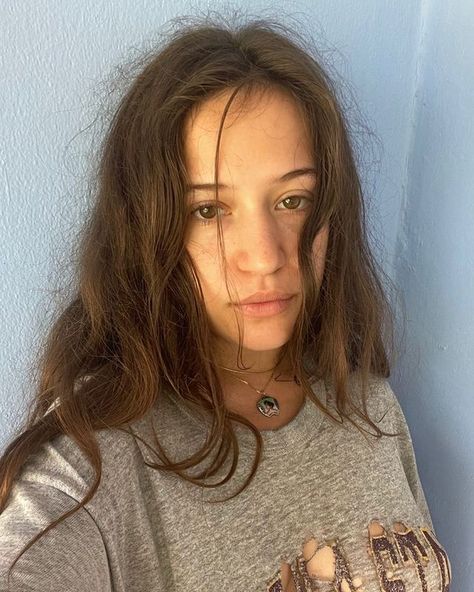 gidvicious hummingbird (@gideonadlon) • Instagram photos and videos Pretty People Aesthetic, Gideon Adlon, People Aesthetic, Broken Crayons, Women Crush, Women Aesthetic, Model Ideas, Model Inspo, Silver Lining