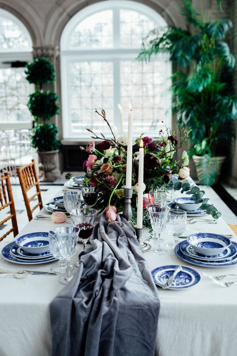 garden inspired wedding - photo by Sarah Kriner Photography http://ruffledblog.com/dutch-still-life-wedding-inspiration Dutch Masters Wedding, Dutch Wedding, Amsterdam Wedding, Garden Inspired Wedding, Dutch Still Life, Wedding Consultant, Catering Events, Dinner Decoration, Table Set Up