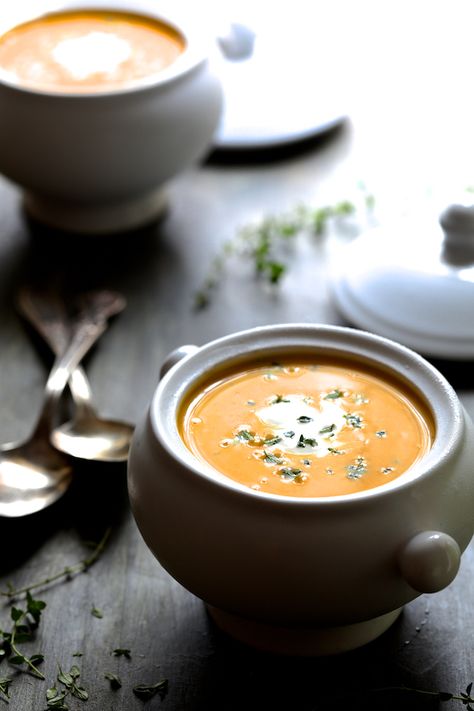 Butternut Squash Soup with Thyme and Taleggio is elegant, rich, creamy and simply lovely! Homemade French Onion Soup, French Onion Soup Recipe, Pureed Soup, Butternut Squash Recipes, Green Bean Recipes, Braised Beef, Squash Soup, Butternut Squash Soup, Creamy Soup