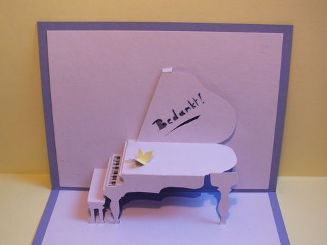 Great piano card DIY. Including free to use template. http://www.cutoutandkeep.net/projects/piano-pop-up-card Paper Bag Book Report, Pop Up Template, Make A Pop Up Card, Paper Bag Book, Book Report Template, Paper Bag Books, Diy Pop Up Cards, Tarjetas Pop Up, Pop Up Card Templates