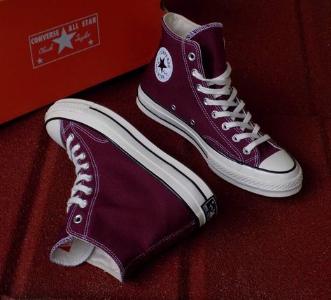 . YESSSS RESTOCK AGAIN (LIMIT STOCK)  ORIGINAL CONVERSE CHUCK 70 D.BURGUNDY/EGRET/WHITE (NEW ANGKLE PATCH - HEELPATCH CLASIC) MADE IN… Dark Red Converse, Converse Rouge, Burgundy Converse, Emo Shoes, Shoe Pic, Original Converse, Egret White, Aesthetic Converse, Daniel Garcia