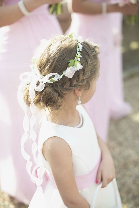 Flower Girl Updo, Flower Girl Wedding Hair, Wedding Hairstyles For Girls, Girls Updo, Communion Hairstyles, Flower Crown Hairstyle, Flower Girl Crown, Multicultural Wedding, Flower Girl Hairstyles