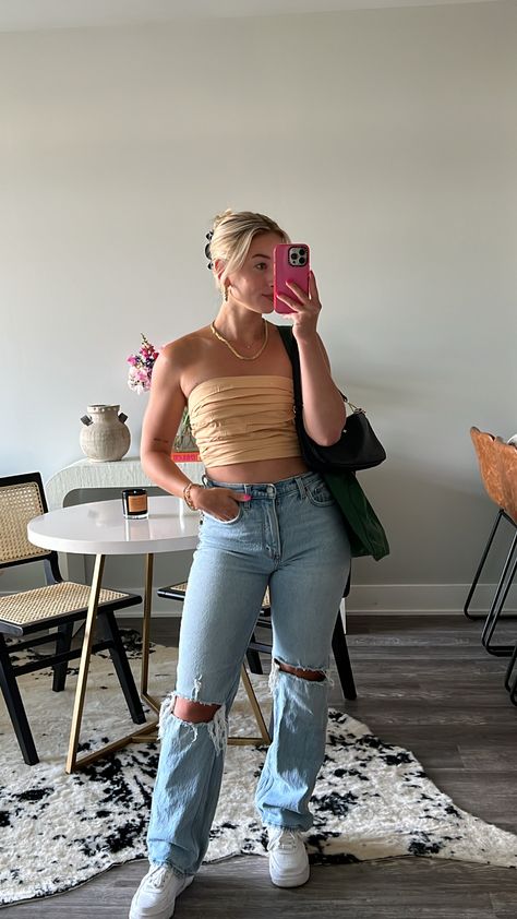 Strapless Shirt Outfits, Strapless Top Outfit, Strapless Shirt, Pic Pose, Trendy Swimwear, Ruched Top, Trendy Summer Outfits, Mid Rise Jeans, Shirt Outfit