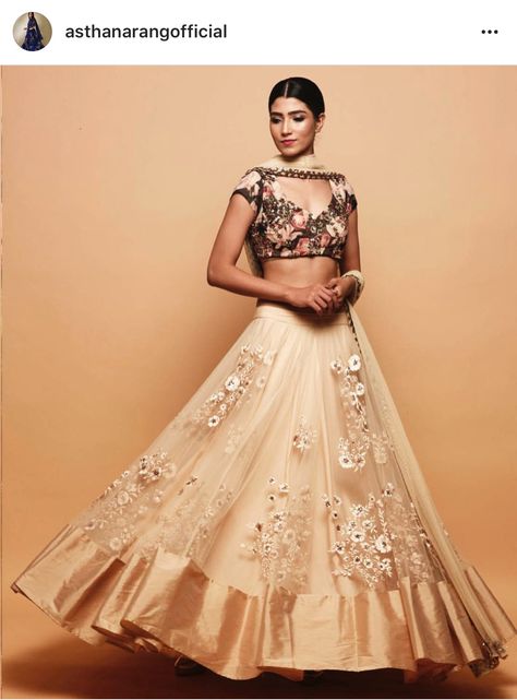 Lehenga Drapes, Golden Skirt, Beige Lehenga, Panjabi Suit, Indian Wedding Fashion, Lehnga Dress, Sari Dress, Indian Look, Indian Inspired