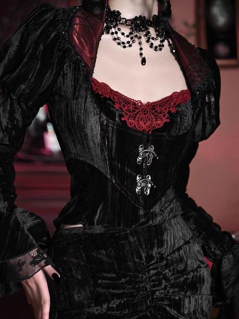 Styl Goth, Vampire Clothes, Romantic Goth, Looks Street Style, Modieuze Outfits, Cardigan Top, Crop Top Sweater, Gothic Outfits, Daily Dress