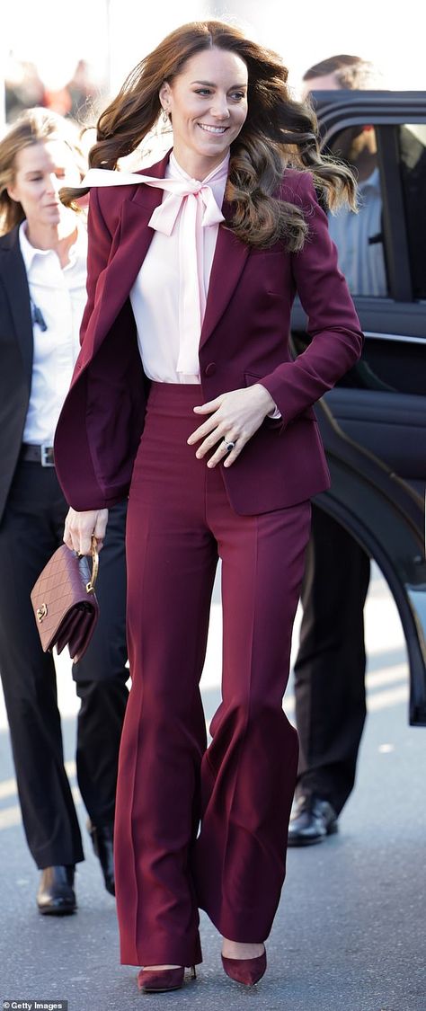 Prom Suits For Women, Alexander Mcqueen Suit, Suits For Women Prom, Pink Suits Women, Blush Pink Blouse, 25 December, Burgundy Outfit, 70s Inspired Fashion, Business Suits