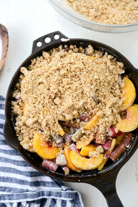 Peach Rhubarb Cobbler, Peach Rhubarb Crisp, Peach Rhubarb Recipes, Rhubarb Peach Recipes, Peach Rhubarb, Blackberry Crisp, Rhubarb Recipes Crisp, Freeze Rhubarb, Rhubarb Cobbler