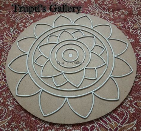 Lippan Art On Matka, Lipan Art Design Drawing, Rectangular Lippan Art Design, Mandala Clay Art, Jhuti Designs, Lipan Art Mirror Work, Lipan Art Mirror Work Diy, Clay Mirror, Lippon Art