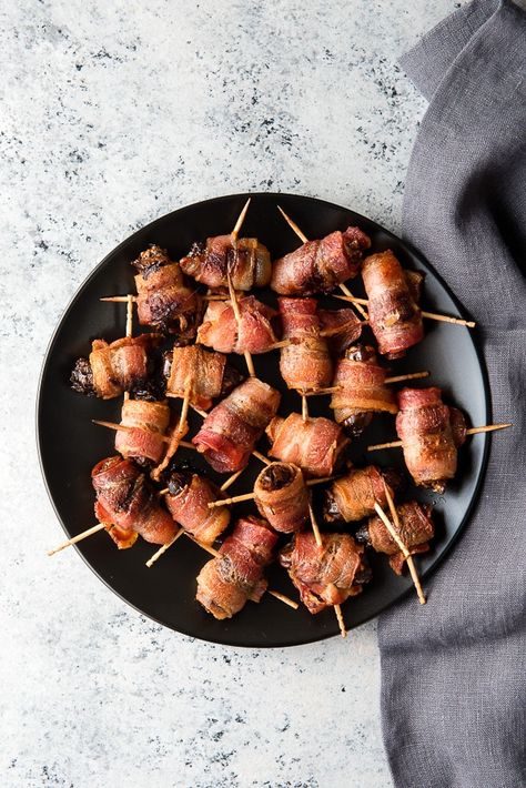 Devils On Horseback, Bacon Wrapped Appetizers, Tater Tot Recipes, Sweet Appetizer, New Year's Eve Appetizers, Hot Appetizers, Wrapped In Bacon, Chicken Drumstick Recipes, Superbowl Party Food