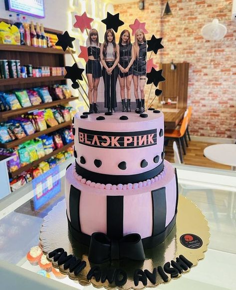 Black Pink Theme Cake, Black Pink Birthday Party Ideas, Pastel Blackpink, Pink Theme Cake, Black Pink Cake, Black Pink Theme, Blackpink Birthday, Pink Birthday Theme, Paper Snowflake Template