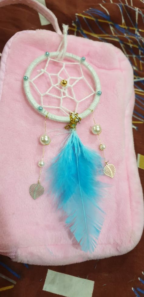 Simple Dream Catcher, Simple Dreamcatcher, Cute Home Screen Wallpaper, Diy Fabric Jewellery, Cute Home Screens, Bangles Diy, Bff Gifts Diy, Fabric Jewellery, Bff Gifts