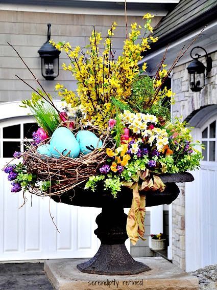 30 Lovely Easter Outdoor Decorations { robin's egg blue; fun } Diy Frühling, Spring Planter, Spring Porch Decor, Easter Inspiration, Spring Holidays, Easter Time, Deco Floral, Hoppy Easter, Spring Has Sprung