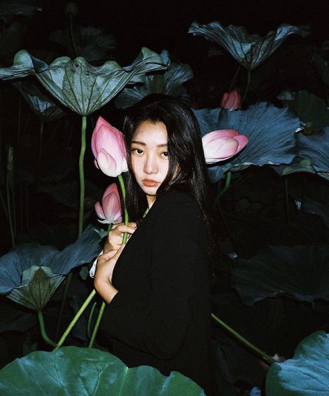 Jihoon Yang Photography, Person Holding Plant Reference, Lavender Portrait, Botanical Gardens Photoshoot, Photo Shoot Nature, Laying In Flowers, Botanical Garden Photoshoot, Whimsical Photography, Fashion Design Books