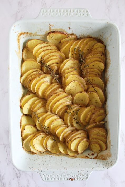 Melting Potatoes - Kait's Kitchen Chicken Broth Substitute, Melting Potatoes, Crunchy Potatoes, Butter Potatoes, Gold Potatoes, Potato Sides, Sliced Potatoes, Foodie Recipes, Sharing Board