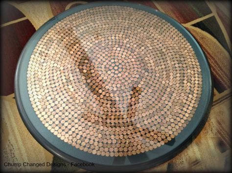 Penny Table - Lots of cool stuff to do with pennies. Love the Bar and earrings!! Penny Crafts, Penny Table, Patio Table, Diy Projects To Try, Round Table, Decoration Table, Home Projects, Fun Crafts, A Table