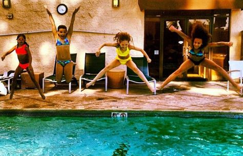 jumping in the pool :) Brooke And Paige, Easy Cheer Stunts, Dance Moms Brooke, Dance Moms Group Dances, Dance Moms Clips, Dance Moms Memes, Dance Moms Moments, Dance Moms Pictures, Dance Moms Funny