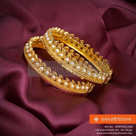 Another attractive glamorous #gold #pichodi from our dazzling collection… Bangel Design, Pearl Bangles Gold, Maharashtrian Jewellery, Gold Jewellery Collection, Pearl Bangles, Jewellery Traditional, Gold Jewels Design, Gold Pearl Jewelry, Bengali Bride