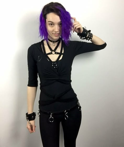 ch527kerosene - catchingkerosene Phoenix Magic, Wrap Shrug, Resident Evil Girl, Dreads Girl, Estilo Hipster, Spike Bracelet, Cute Hair Colors, Goth Hair, She Is Amazing