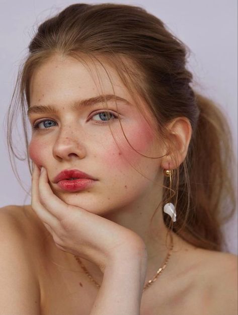 Latte Makeup Look, Soft Summer Makeup, Latte Makeup, 90s Makeup Look, 90s Makeup, Holiday Glam, Beauty Shoot, Vintage Glam, Wedding Hair And Makeup