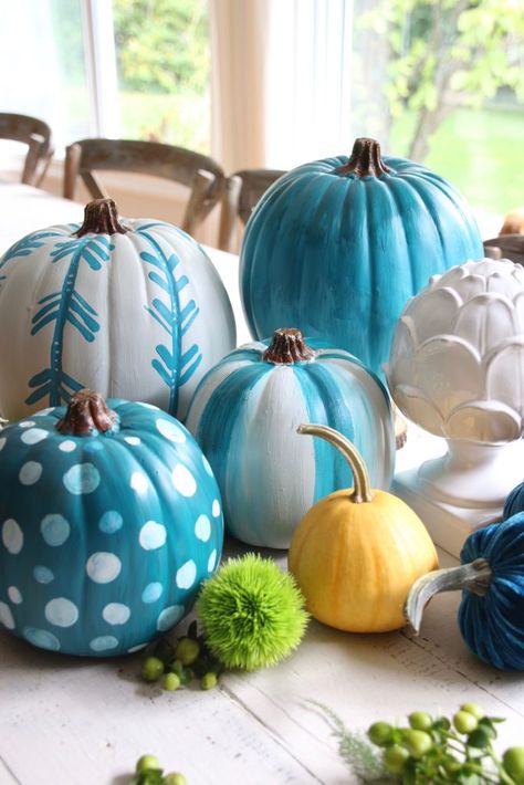 Sherwin Williams Color of The Year 2018 Oceanside: Painted Pumpkins in stripes, polka dots, arrows and ombre patterns. Display turquoise painted pumpkins outside for a safe allergy free place for trick or treaters this Halloween. Pumkin Decoration, Pumpkin Paint, Creative Pumpkin Painting, No Carve Pumpkin Decorating, Pumpkin Eater, Teal Pumpkin, Halloween Pumpkins Painted, Trick Or Treaters, Pumpkin Projects