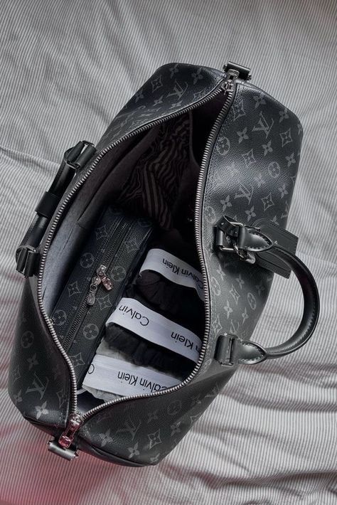 Everyday Bag Essentials, Mens Luxury Lifestyle, Gentleman Aesthetic, Luxury Lifestyle Fashion, Mens Travel, Luxury Lifestyle Dreams, Luxury Aesthetic, Louis Vuitton Men, Future Lifestyle