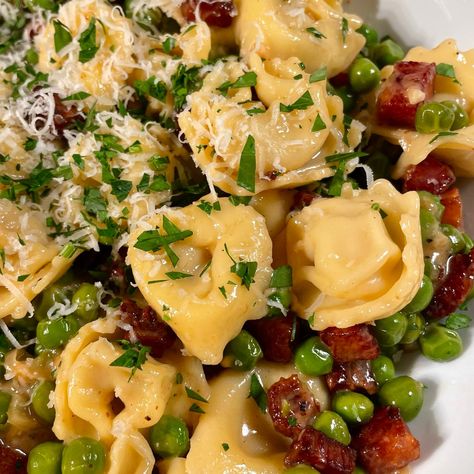 Kim the Foodie - Crispy Pancetta and Pea Tortellini Crispy Pancetta, Pancetta Recipes, Linguine Recipes, Pea Recipes, Weekend Meals, Macro Meals, Pasta Dinner Recipes, Food Coma, Food Test