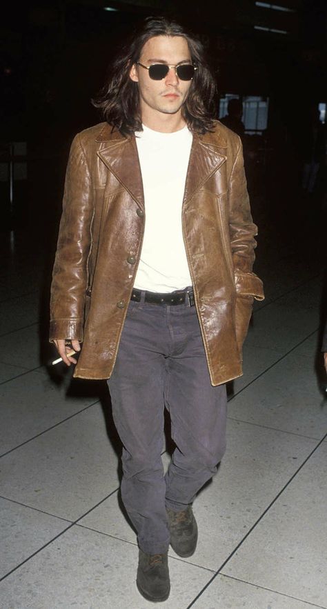 Mens Airport Style, Flare Outfit, Johnny Depp Style, 90’s Outfits, Young Johnny Depp, The Eighties, Outfit 90s, Leather Jacket Style, Leather Jacket Outfits