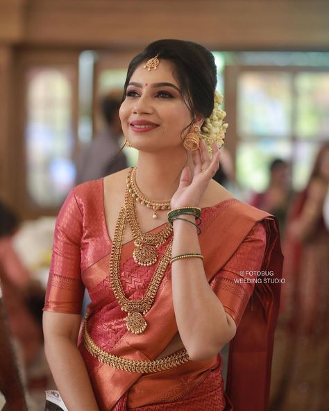 Kerala Hindu Bride, Saree Kerala, Kerala Wedding Saree, South Indian Wedding Saree, Kerala Bride, Bridal Sarees South Indian, Kerala Wedding, Indian Bride Outfits, Hindu Bride