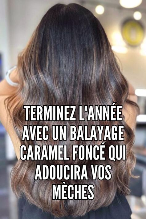 Vous voulez avoir l'air cher ? Vous allez certainement toucher le jackpot avec ce balayage caramel foncé qui ajoute tellement de dimension à vos mèches. Les ondulations libres de type plage font merveilleusement ressortir la douceur des tons caramel. // Crédit photo : Instagram @crystalhermidastyles Balayage Caramel, Photo Instagram, Balayage, Caramel, Instagram