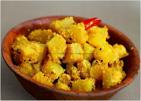 alu-posto Aloo Posto, Aloo Curry, Aloo Recipes, Dried Potatoes, Bengali Food, Poppy Seed, Potato Dishes, Indian Cooking, Veg Recipes