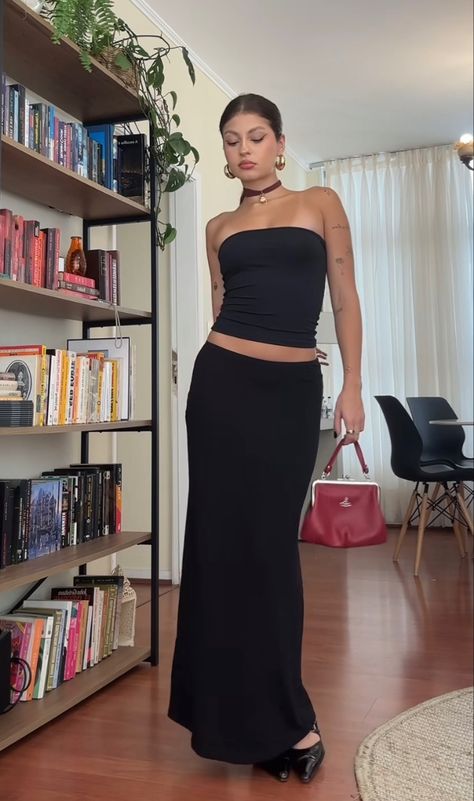 Long Skirt Outfits Low Rise, Long Skirt Date Night Outfit, Long Skirt Outfits Night Out, Maxi Skirt Formal Outfit, Long Skirt Night Outfit, Latina Skirt Outfits, What To Wear With Long Black Skirt, Black Satin Skirt Outfit Winter, Black Velvet Skirt Outfit