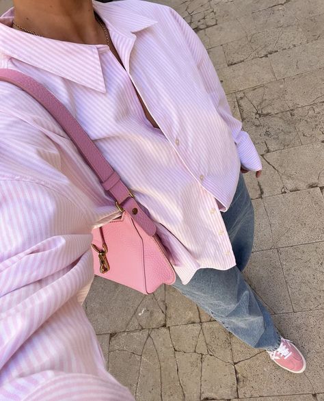 Pink Shirt Outfit, Mode Zara, Spring Fits, Stockholm Fashion, Mode Inspo, Pink Adidas, Style Tips, Lookbook Outfits, Mode Inspiration