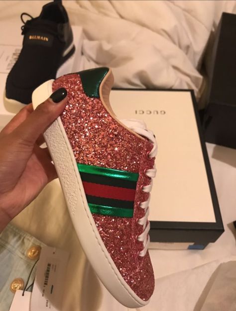 Everything Gucci Follow Us @Hair,Nails,And Style ✨ For More Pins Gucci Sneaker, Diy Vetement, Gucci Sneakers, Gorgeous Shoes, Gym Shoes, Shoe Obsession, Sneaker Heels, Gucci Shoes, Shoe Lover