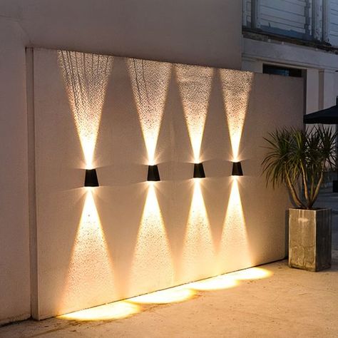 Outdoor wall lantern