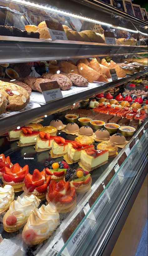 Honey Pancakes, Pastry Display, Italian Bakery, Dessert Shop, Pastry And Bakery, Food Obsession, Cafe Food, Yummy Food Dessert, Pretty Food