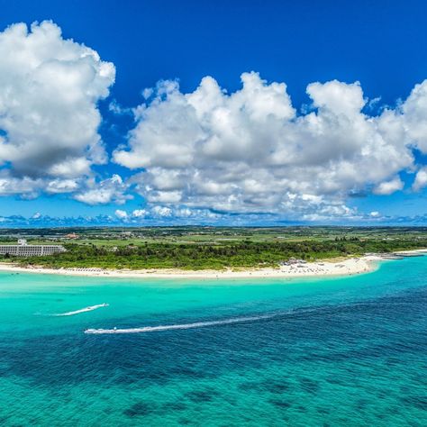 🌴 Discover the hidden gem of Miyako Island – Yonaha Maehama Beach! 🏖️ With its crystal-clear blue waters and powdery white sand, it's no wonder this beach is considered one of the most beautiful in Asia. Whether you're here for a peaceful swim, thrilling marine activities, or just to relax and take in the stunning scenery, Yonaha Maehama has something for everyone. Don't miss out on this paradise on your next trip to Japan! 🇯🇵✨ Hashtags: #JapanTravelSights #YonahaMaehamaBeach #MiyakoIsland #... Miyako Island, Stunning Scenery, Trip To Japan, Clear Blue Water, Hidden Gem, White Sand, Japan Travel, Crystal Clear, For Everyone