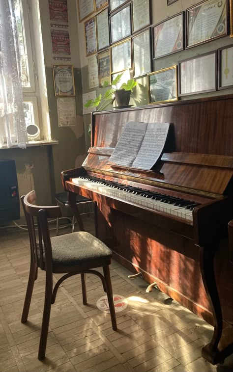 Piano In A Room, Aesthetic Piano Room, Home Piano Aesthetic, Music Room Classical, Pretty Piano Aesthetic, Acoustic Piano Aesthetic, Music Room Piano, Cottage Core Piano Room, Cottage Music Room