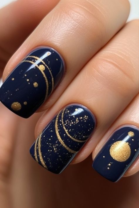 Moon Nail Art Collection: Your Summer Nails' Best Friend! Full Moon Nail Art, Full Moon Nails, Solar Eclipse Nail Art, Eclipse Nail Art, Day And Night Nails, Summer Solstice Nails, Nail Designs Moon, Solar Eclipse Nails, Nails With Moon Design